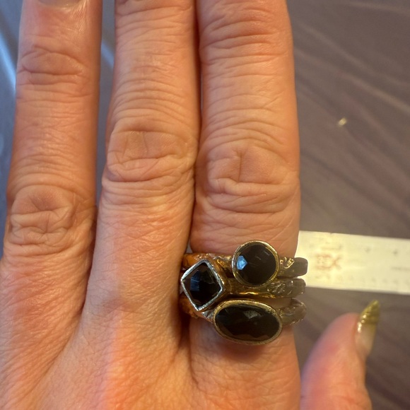 Vintage Gold Hammered Set of 3 Rings with Black Stones Size 6 - Picture 3 of 6